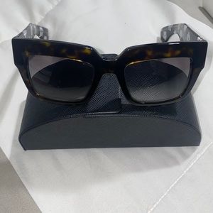 Women’s brown tortoise acetate